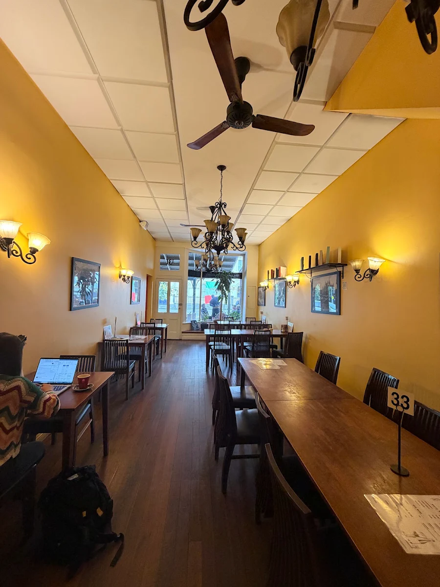 Vibe, Cafe Cirino