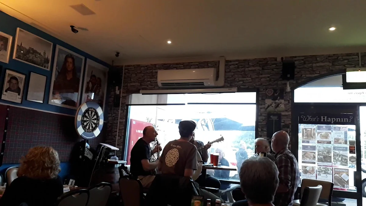 Vibe, The Pipers Inn