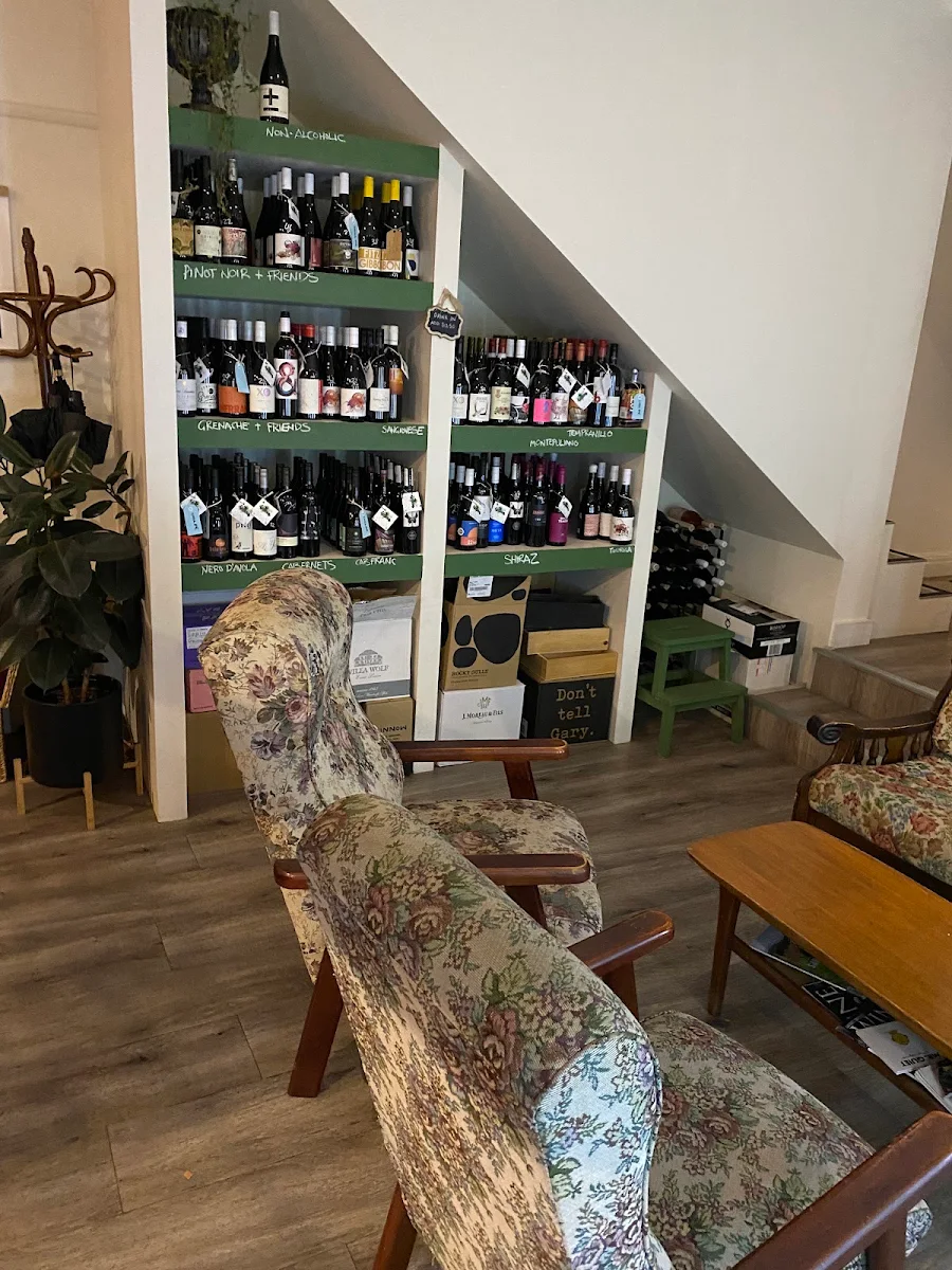 Vibe, Pin Oak Beer & Wine
