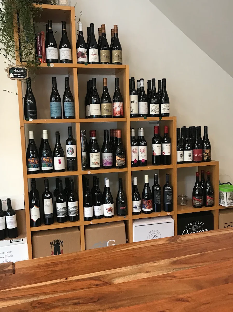 Vibe, Pin Oak Beer & Wine