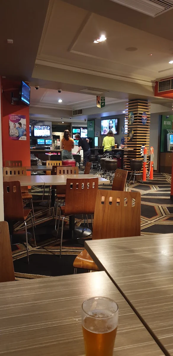 Vibe, Junction Hotel