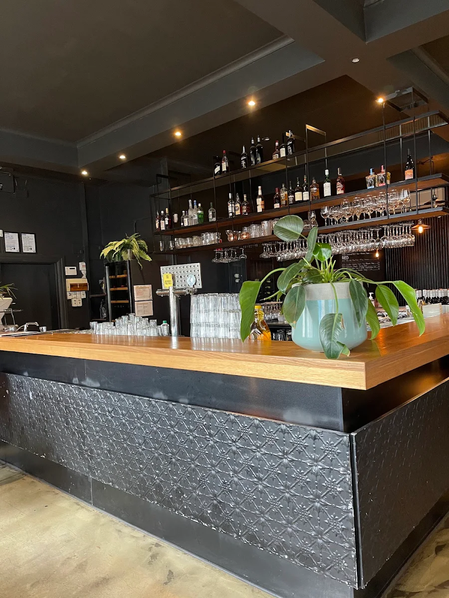 Vibe, Junction Hotel