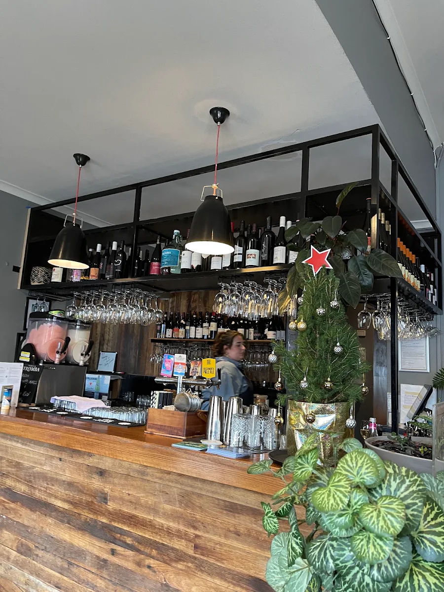 Vibe, Junction Hotel