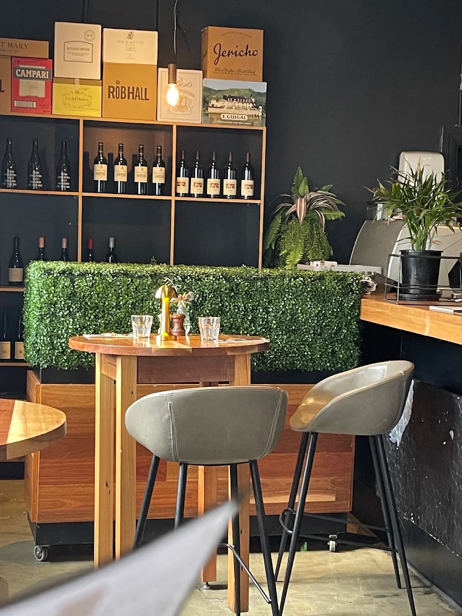 Vibe, Junction Hotel