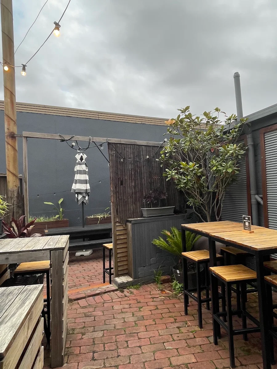 Vibe, Junction Hotel