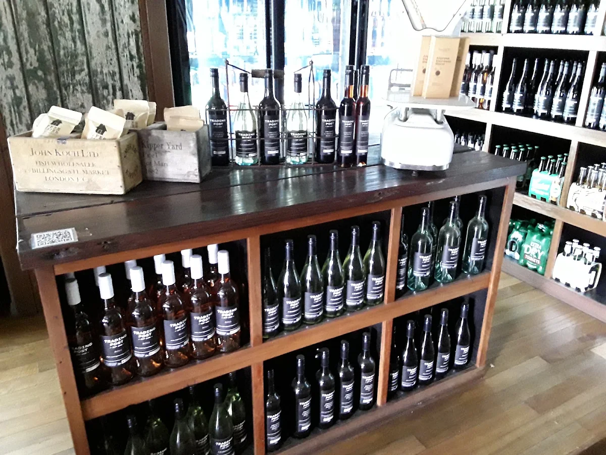 Vibe, Trading Post Laguna