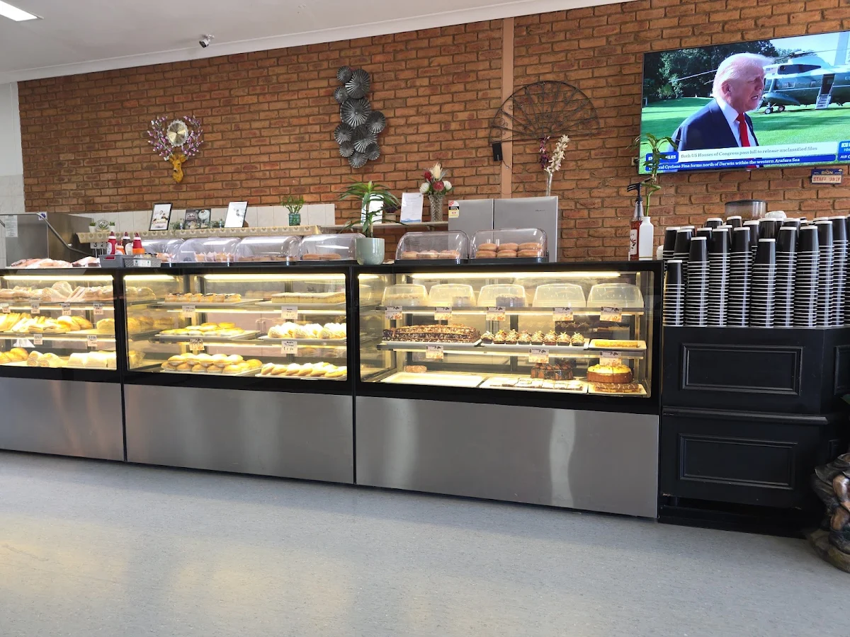 Vibe, Nooy's Bakery & Coffee Shop