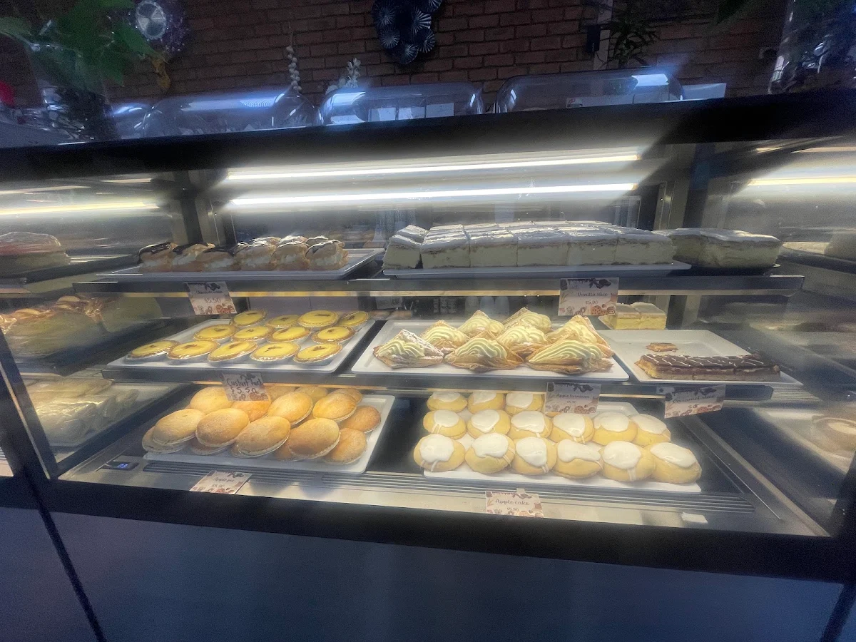 Vibe, Nooy's Bakery & Coffee Shop