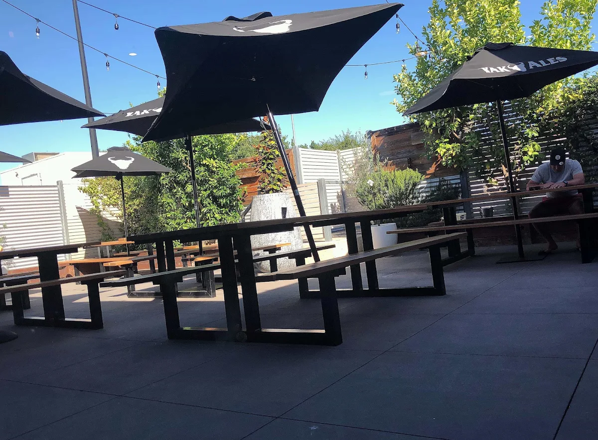 Vibe, Golden Square Hotel