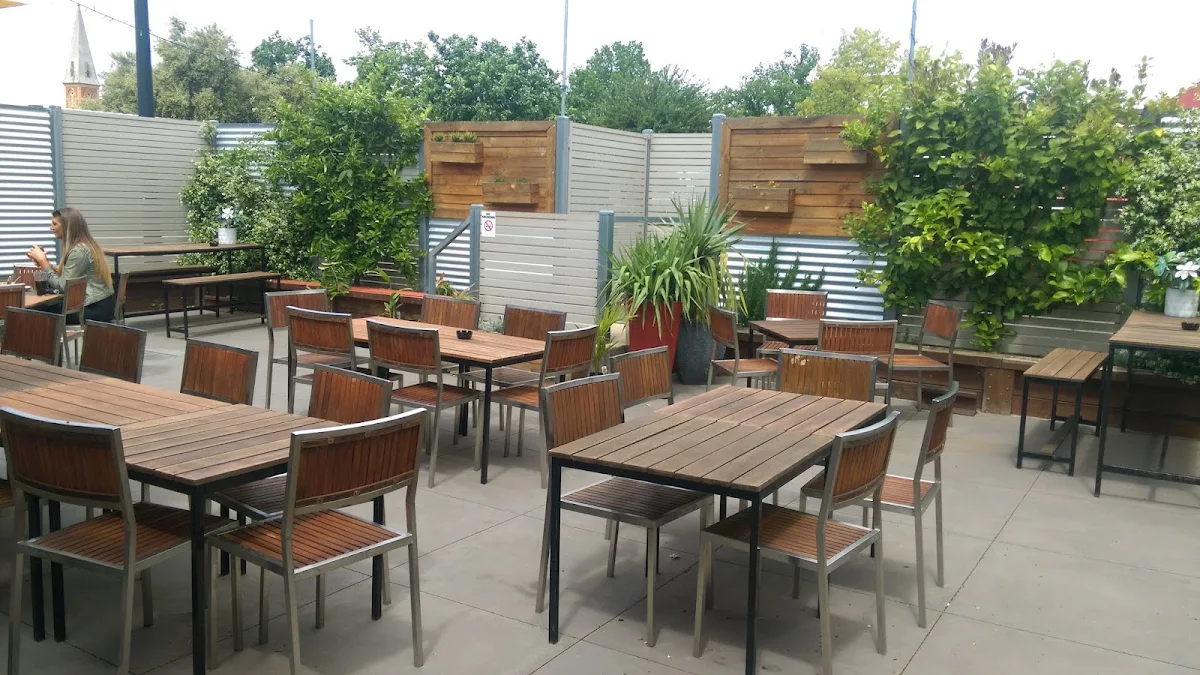 Vibe, Golden Square Hotel