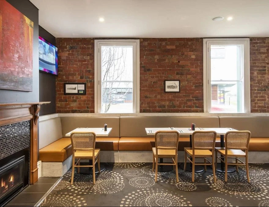 Vibe, Bridge Inn Hotel