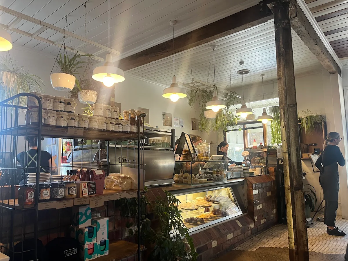 Vibe, Spring Gully General Store