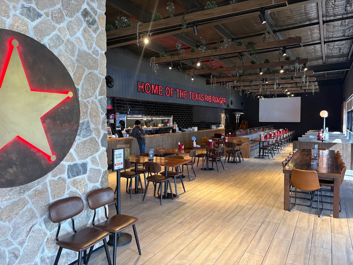 Vibe, Lone Star Rib House & Brews Munno Para