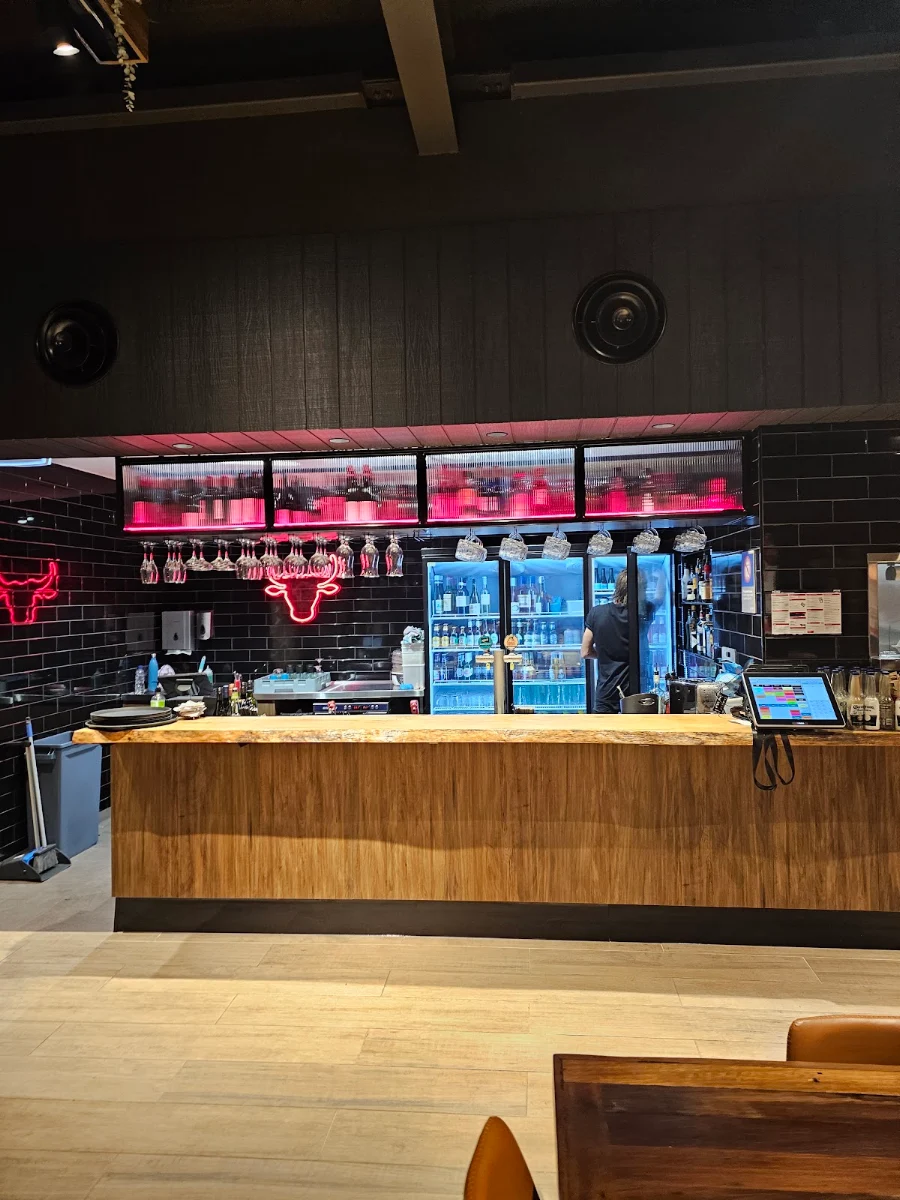 Vibe, Lone Star Rib House & Brews Munno Para