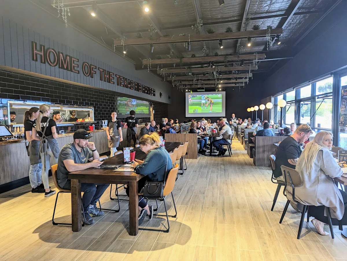Vibe, Lone Star Rib House & Brews Munno Para