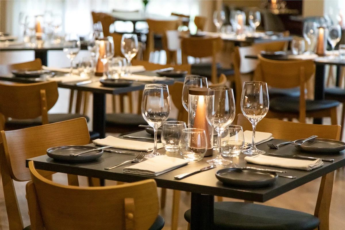 Vibe, Presidential Restaurant & Bar