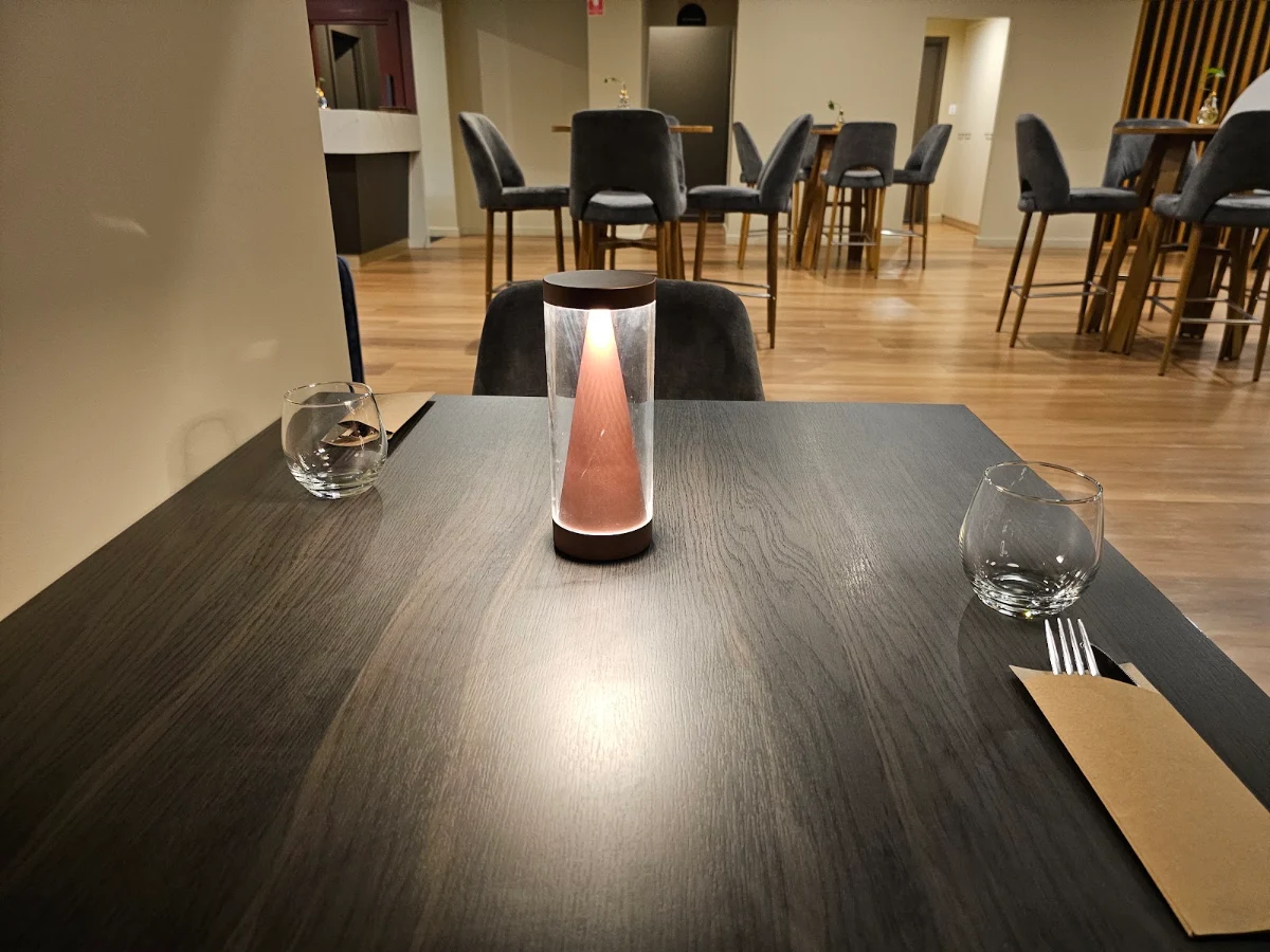 Vibe, Presidential Restaurant & Bar