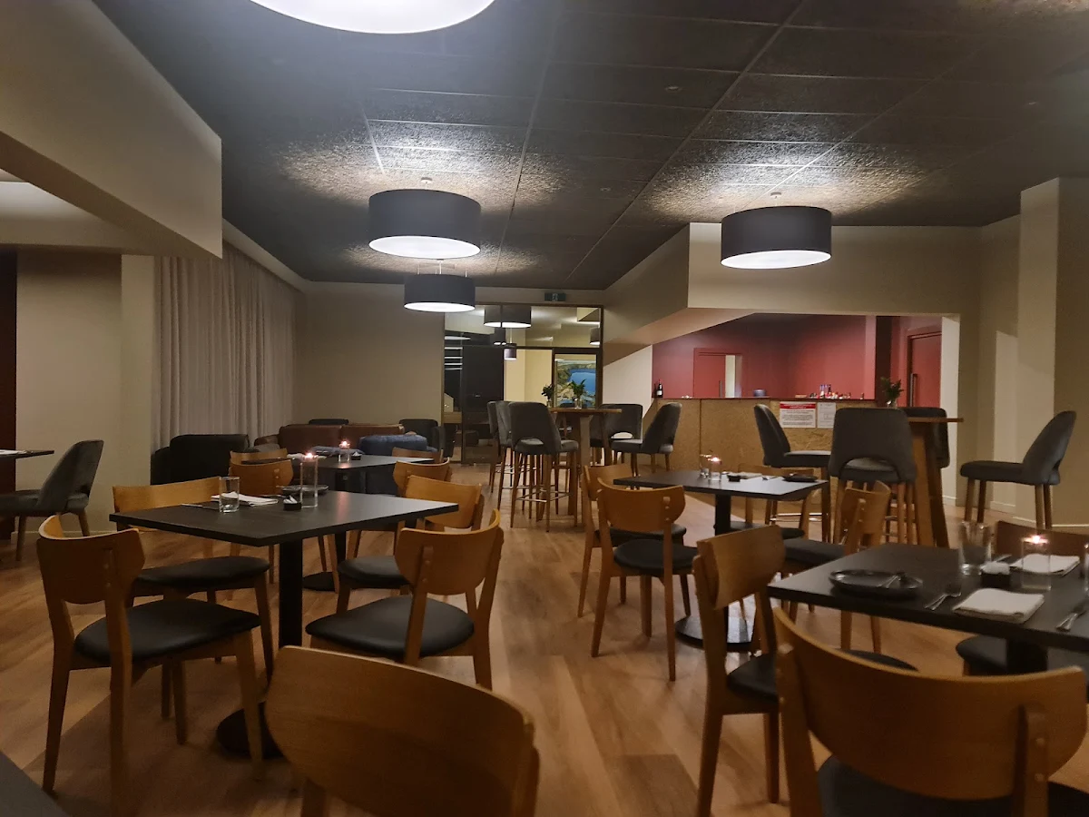 Vibe, Presidential Restaurant & Bar