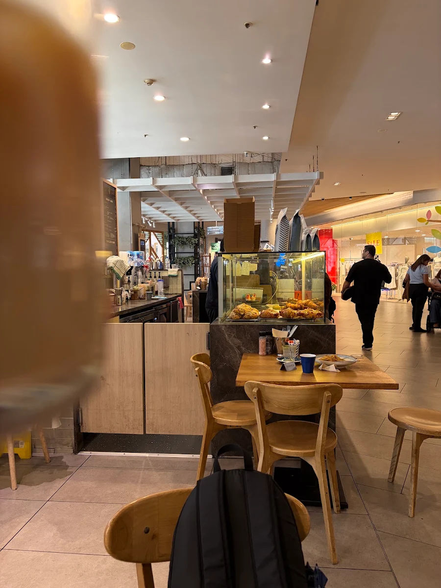 Vibe, Leaf Cafe & Co