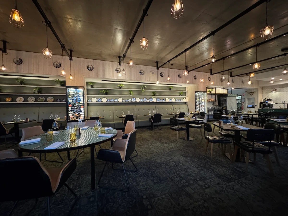 Vibe, Six Acres Restaurant