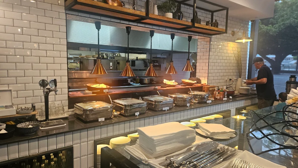 Vibe, Six Acres Restaurant