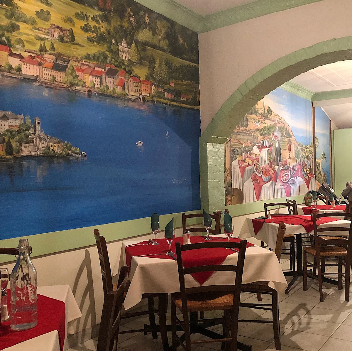 Vibe, Totos Pizzeria Rodd Point