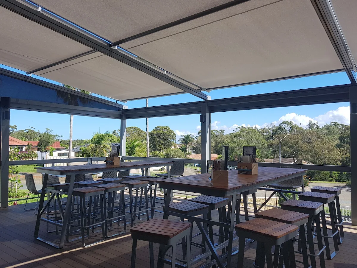 Vibe, Tacking Point Tavern
