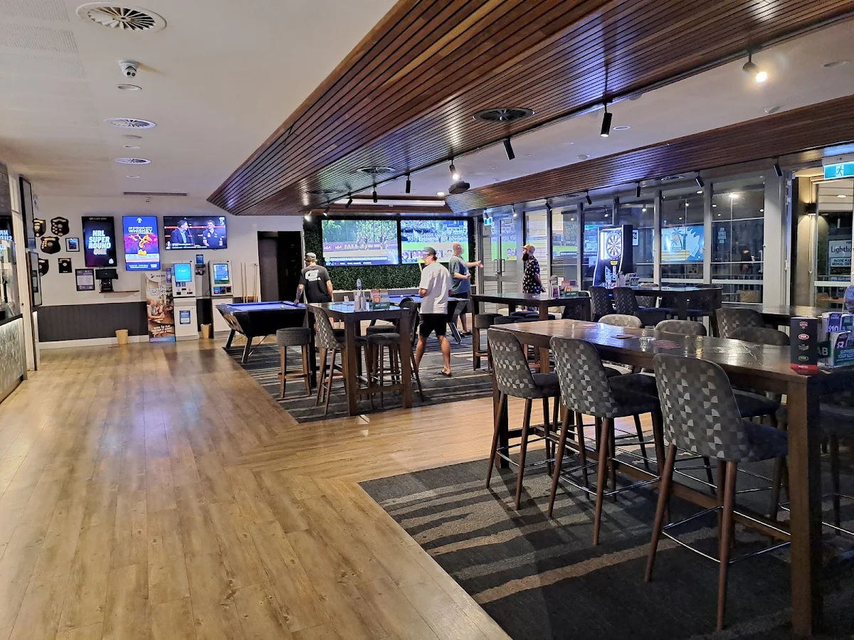 Vibe, Tacking Point Tavern
