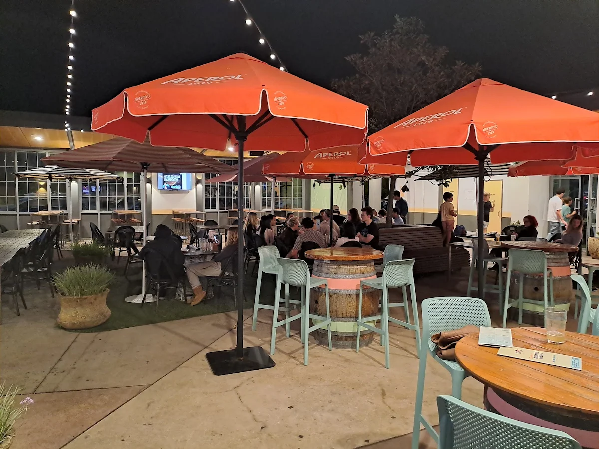 Vibe, Tacking Point Tavern