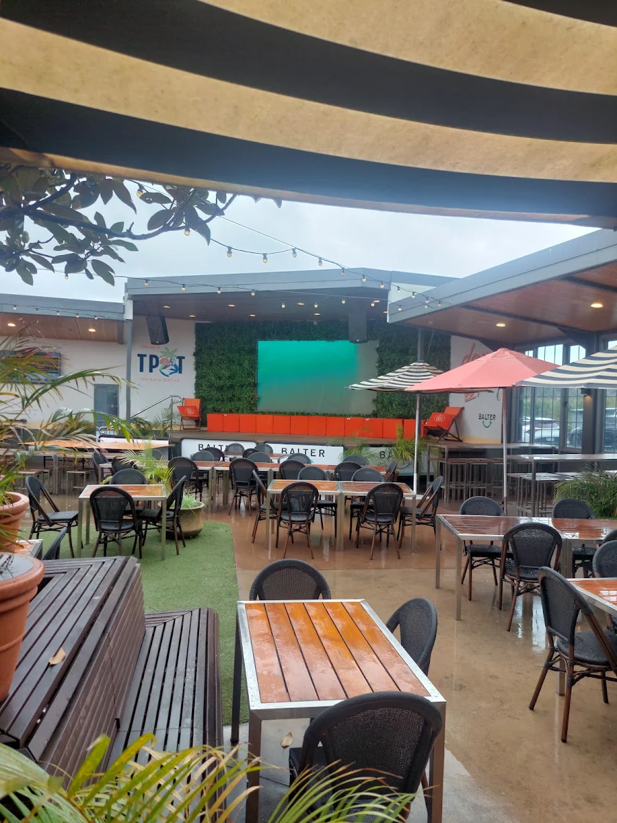 Vibe, Tacking Point Tavern