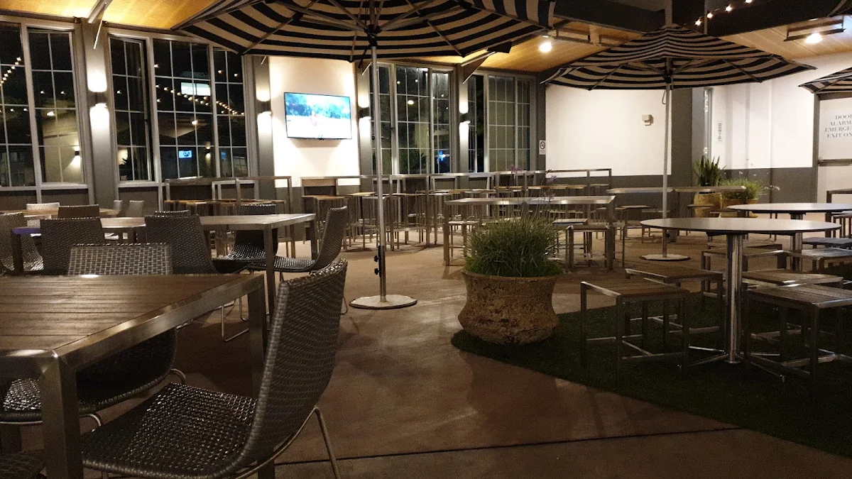 Vibe, Tacking Point Tavern