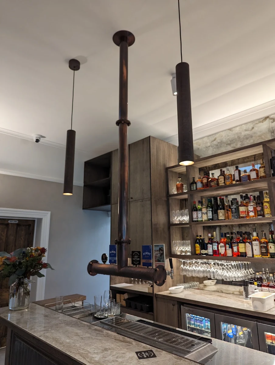 Vibe, Lost Captain Restaurant & Taphouse