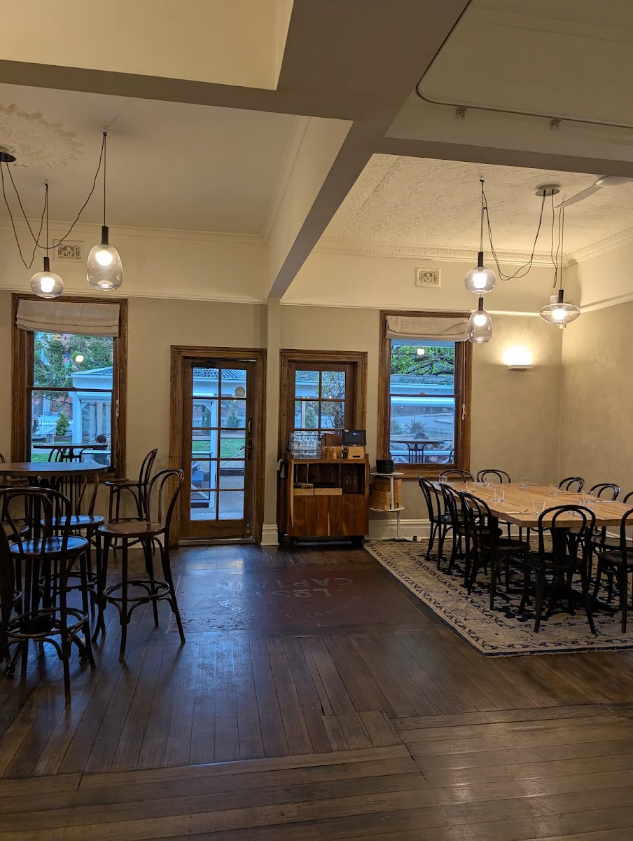 Vibe, Lost Captain Restaurant & Taphouse