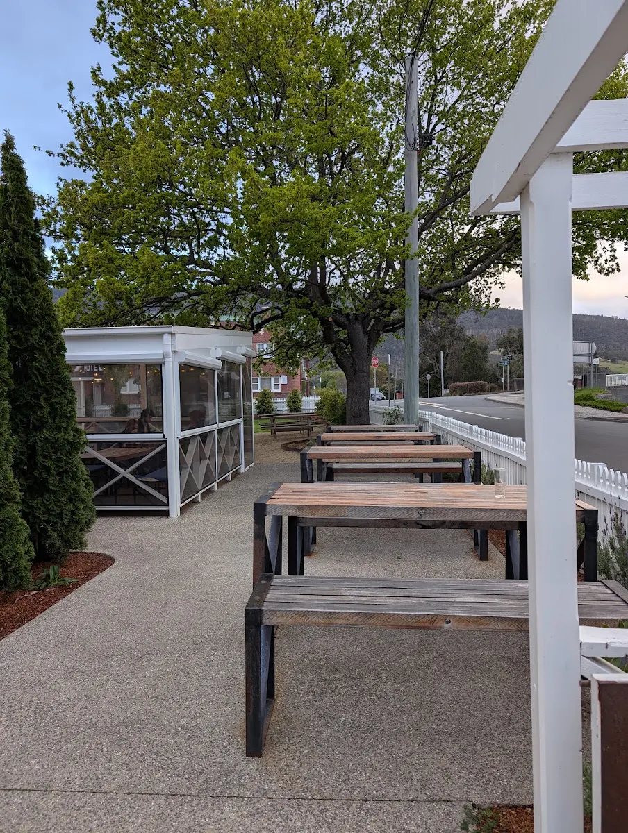 Vibe, Lost Captain Restaurant & Taphouse