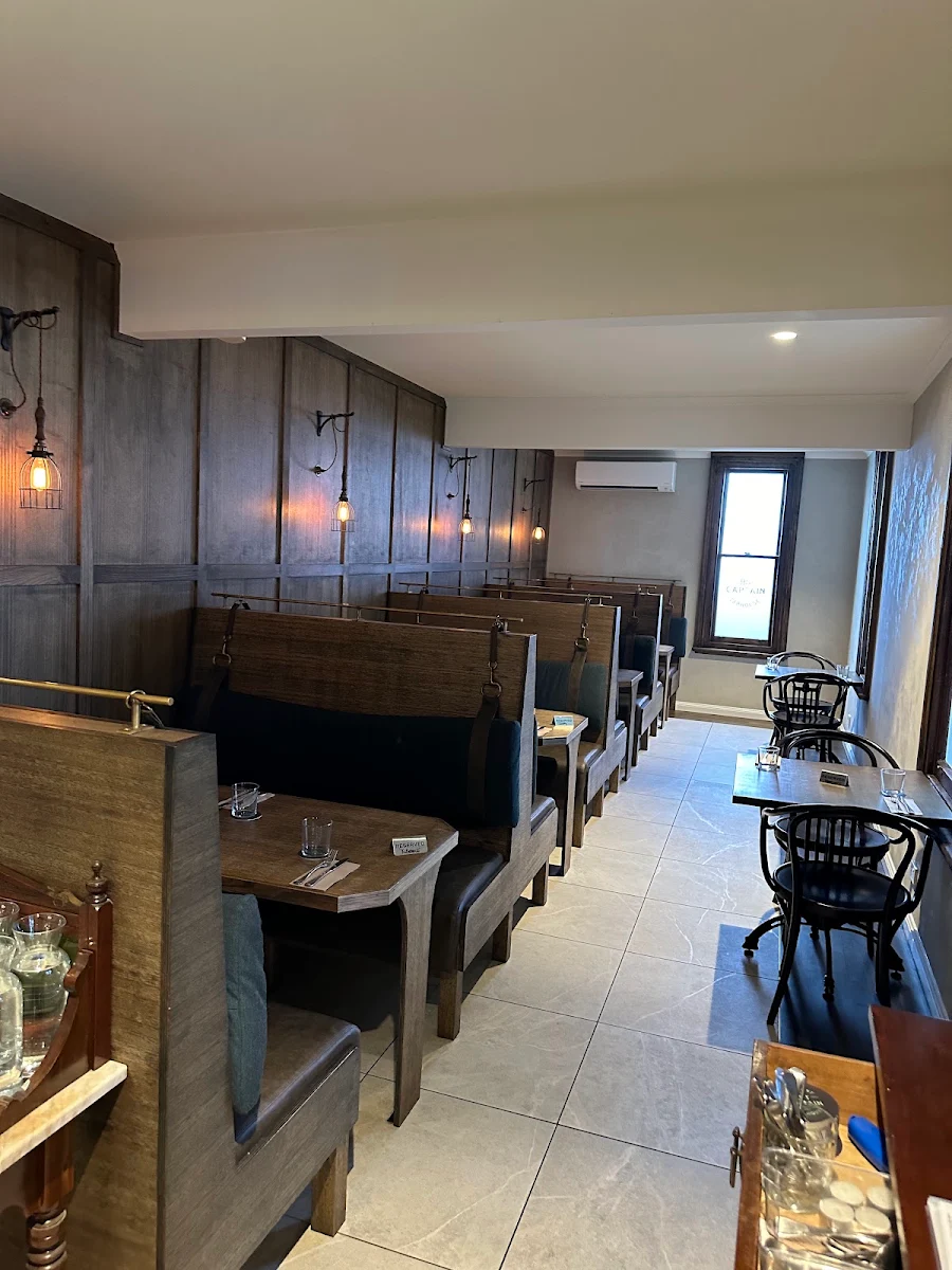 Vibe, Lost Captain Restaurant & Taphouse