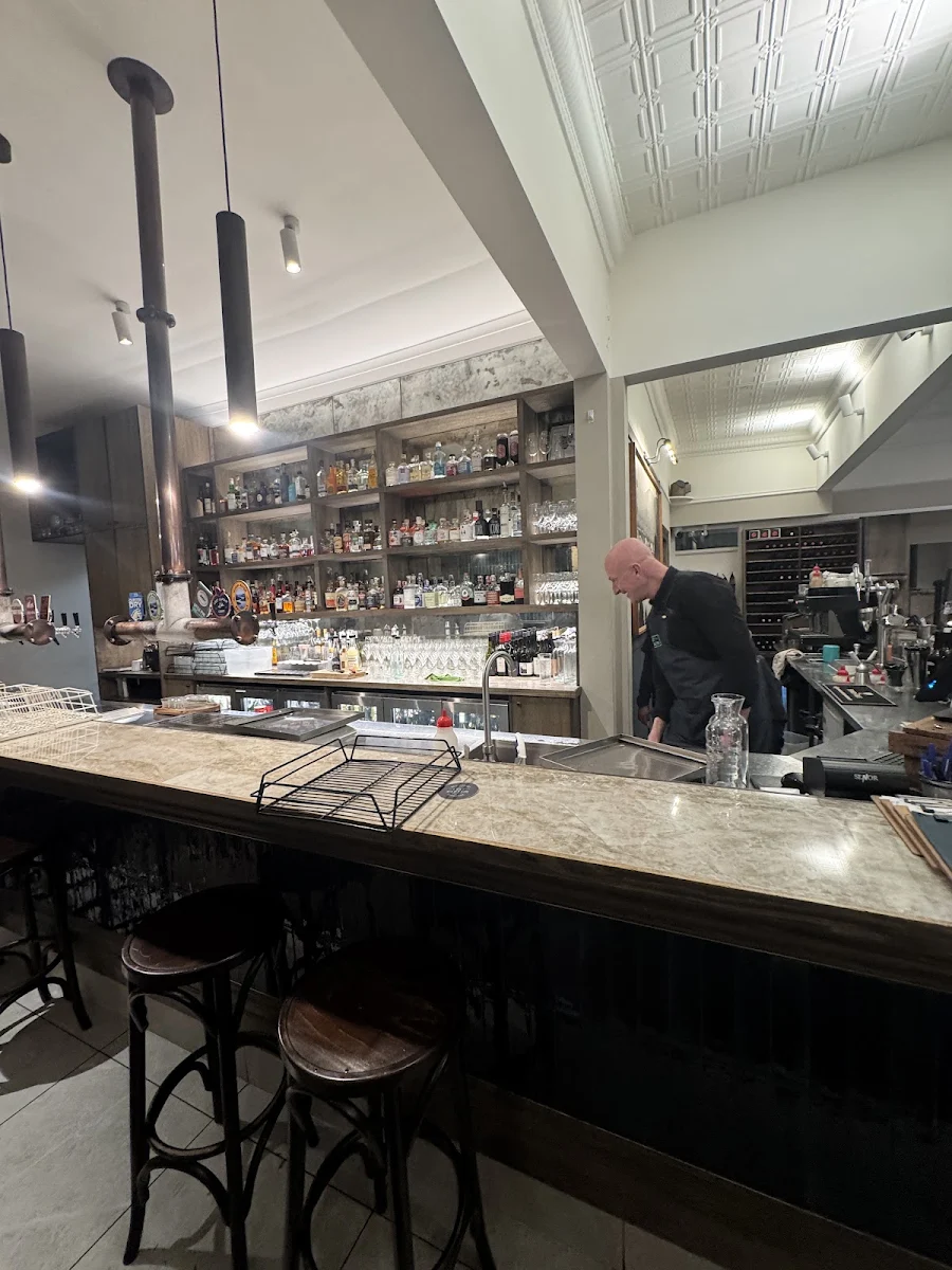 Vibe, Lost Captain Restaurant & Taphouse