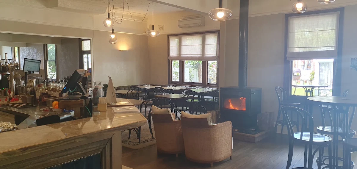 Vibe, Lost Captain Restaurant & Taphouse