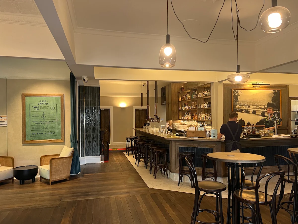 Vibe, Lost Captain Restaurant & Taphouse