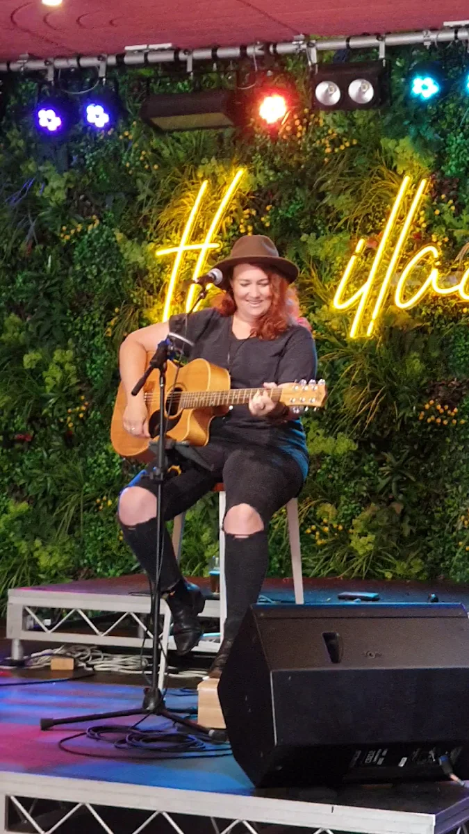 Vibe, The Illawarra Hotel
