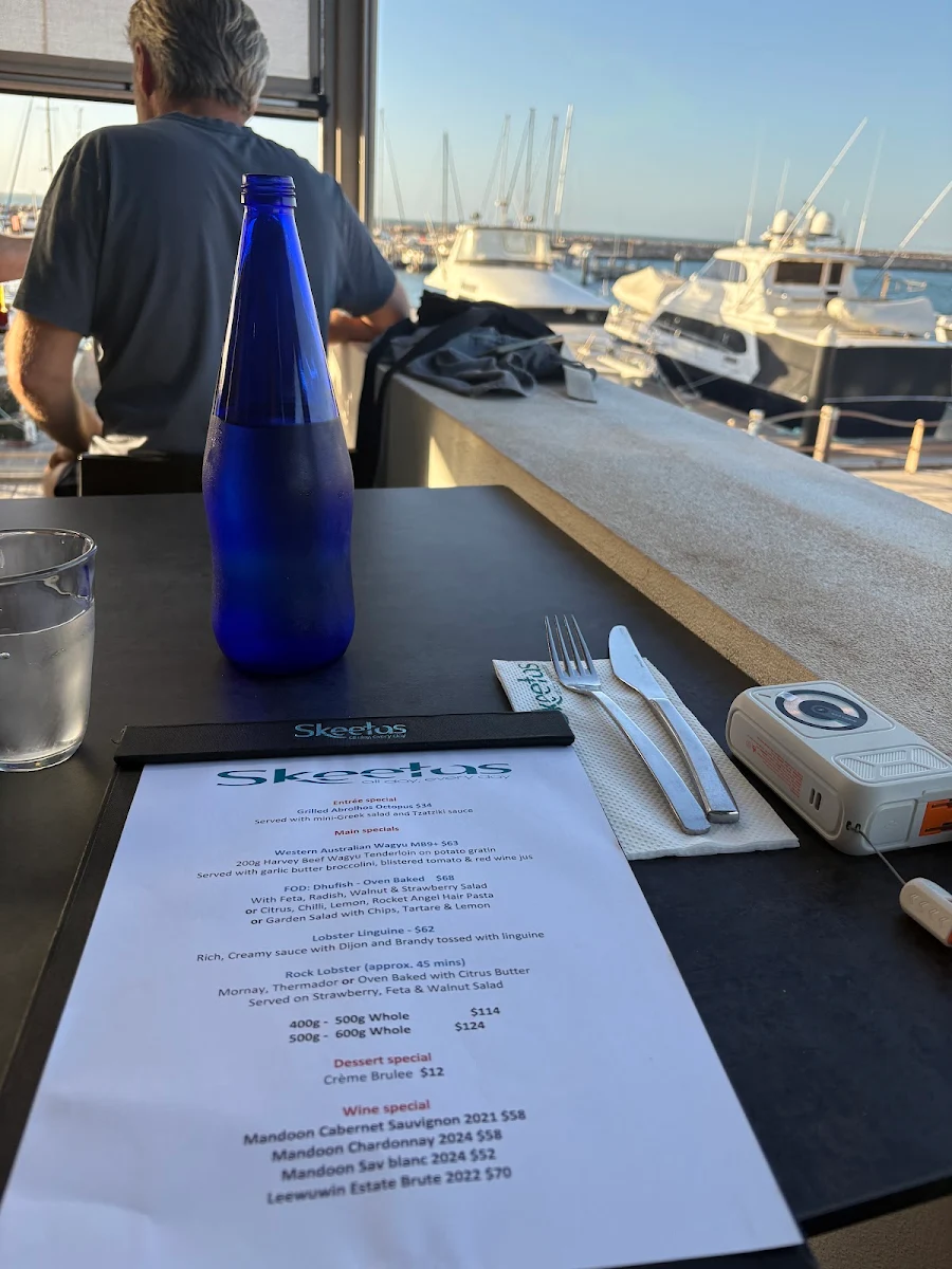 Menu, Skeetas Restaurant Bar & Cafe