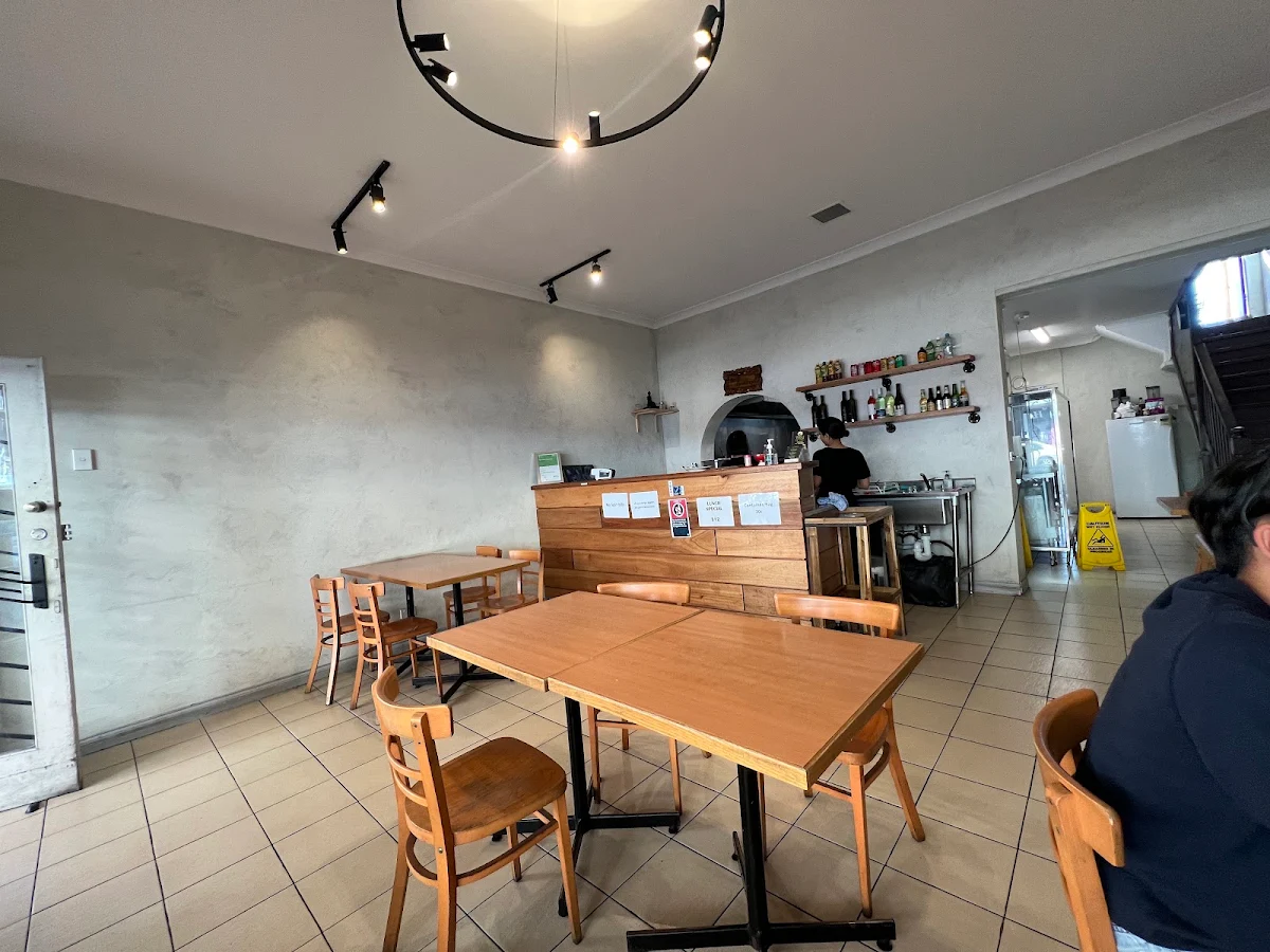 Vibe, Thai La Ong - Newtown