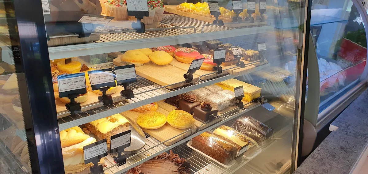 Vibe, CJ's Pastries