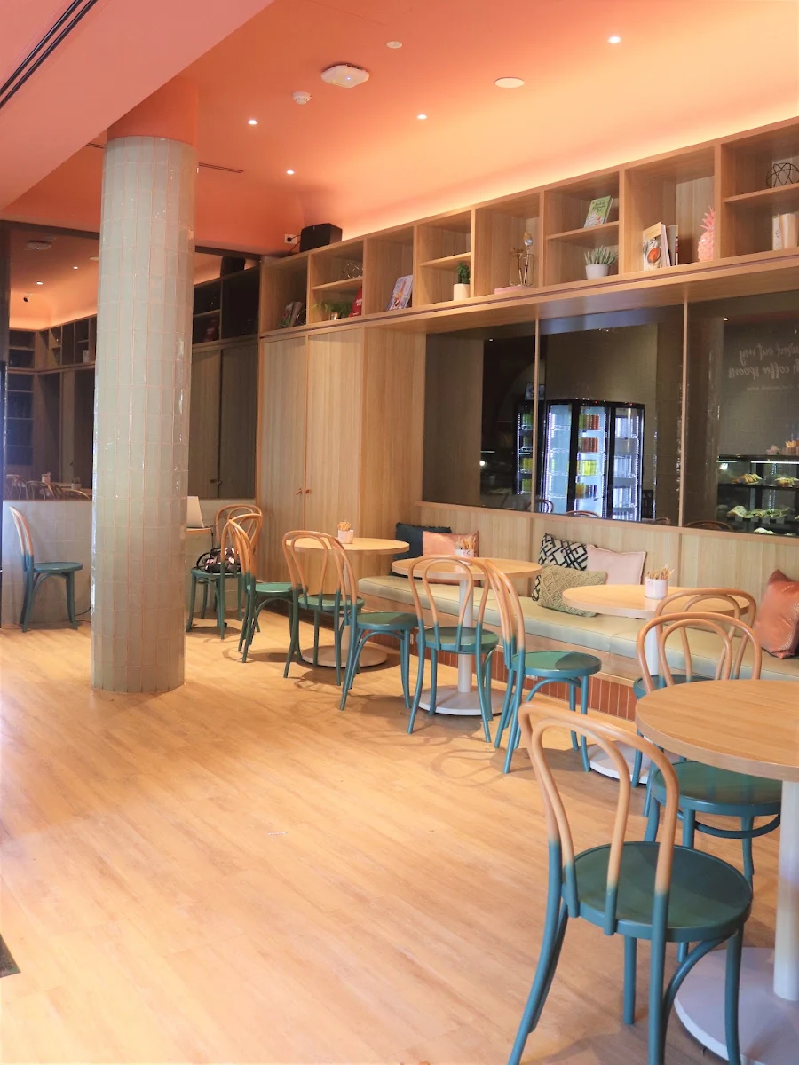 Vibe, Plume Cafe