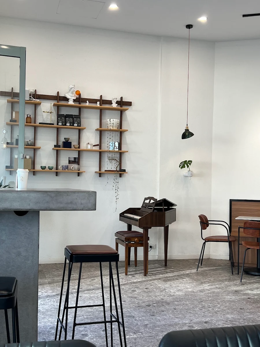 Vibe, C'est Bon Toastie Cafe