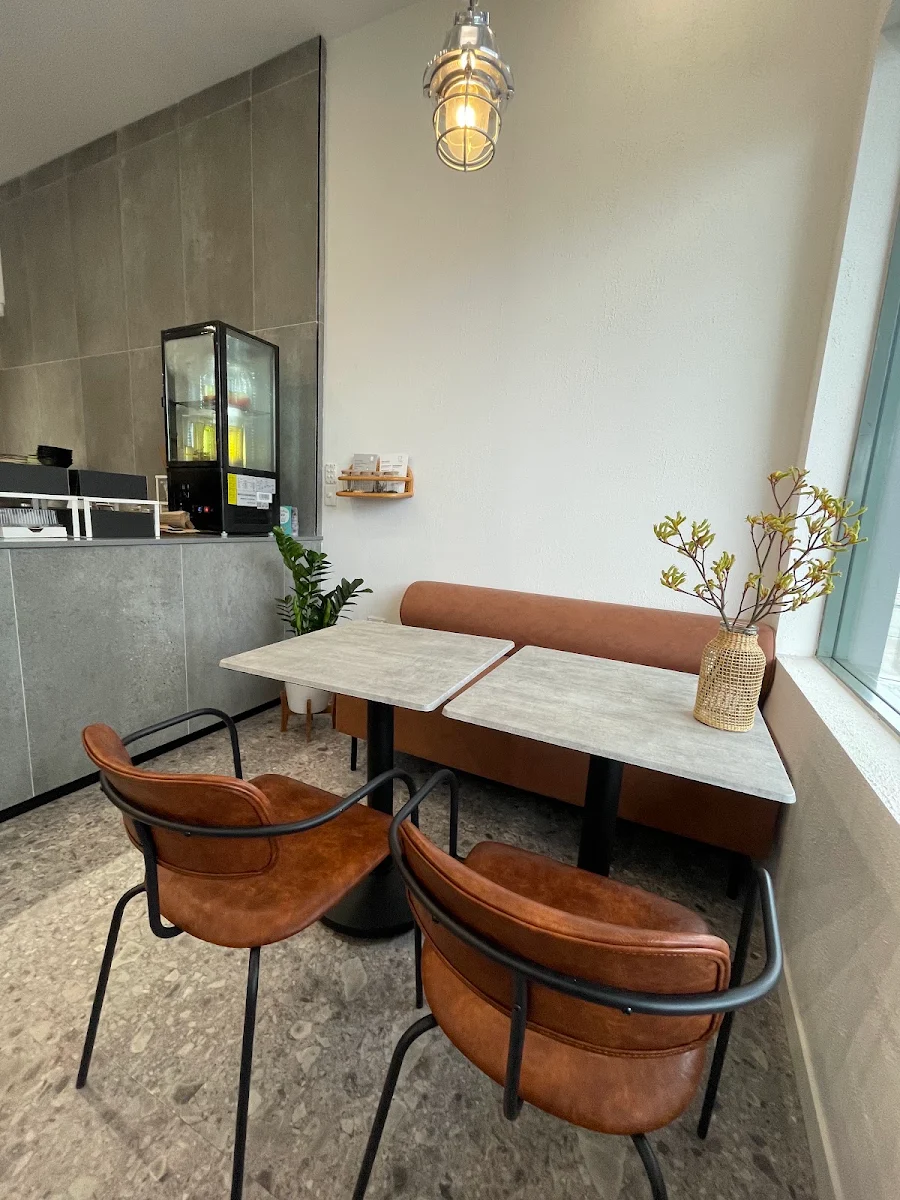 Vibe, C'est Bon Toastie Cafe
