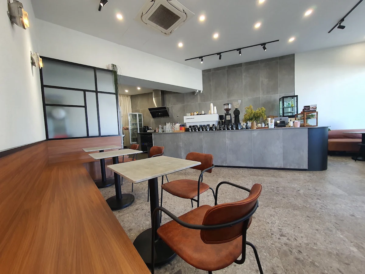 Vibe, C'est Bon Toastie Cafe