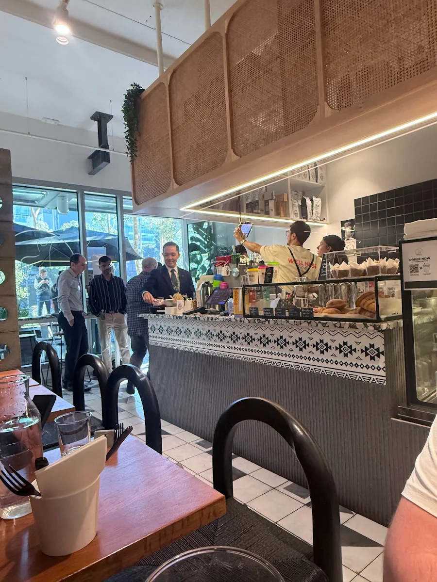 Vibe, Charlie Bit Me Cafe