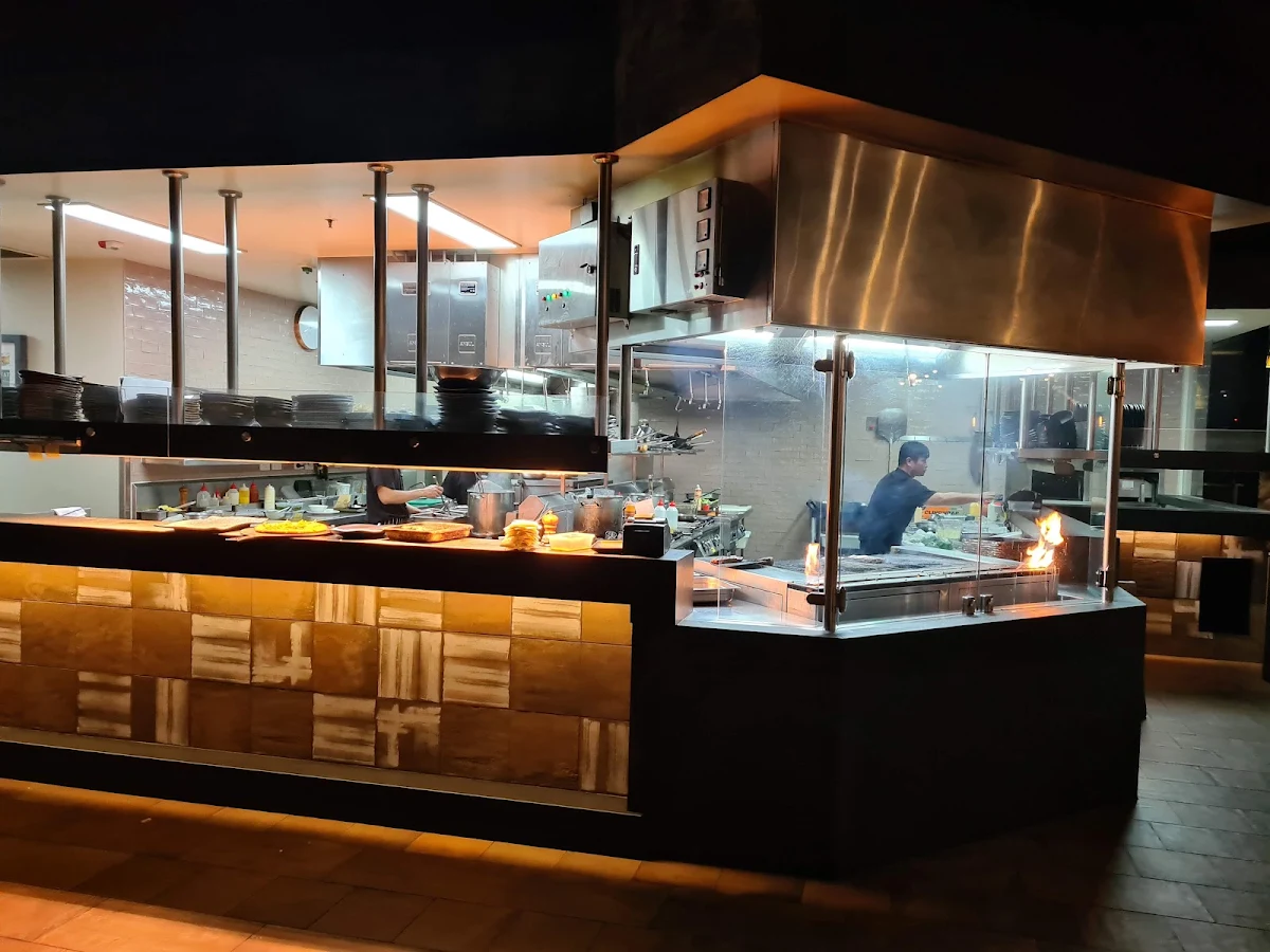 Vibe, Clifford’s Grill & Lounge