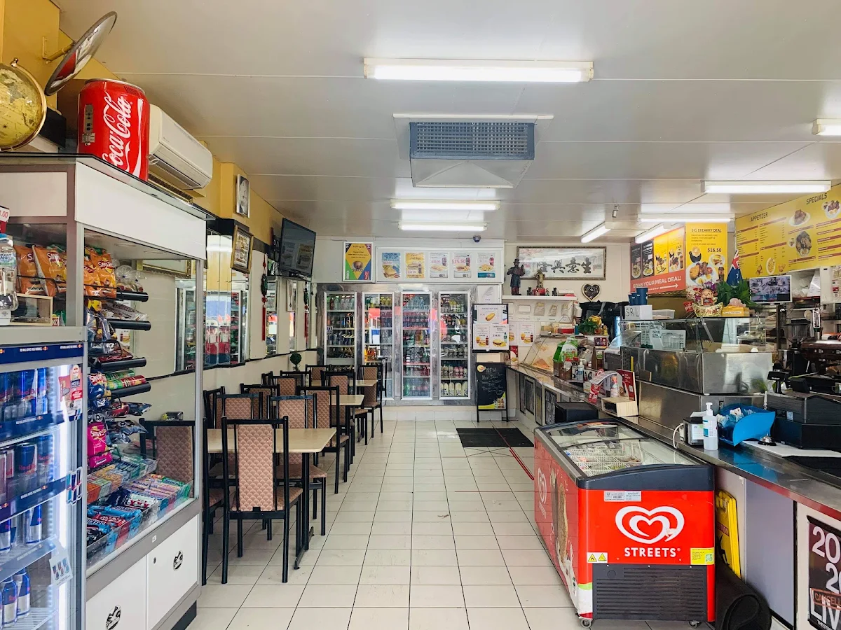 Vibe, Nassis Snack Bar
