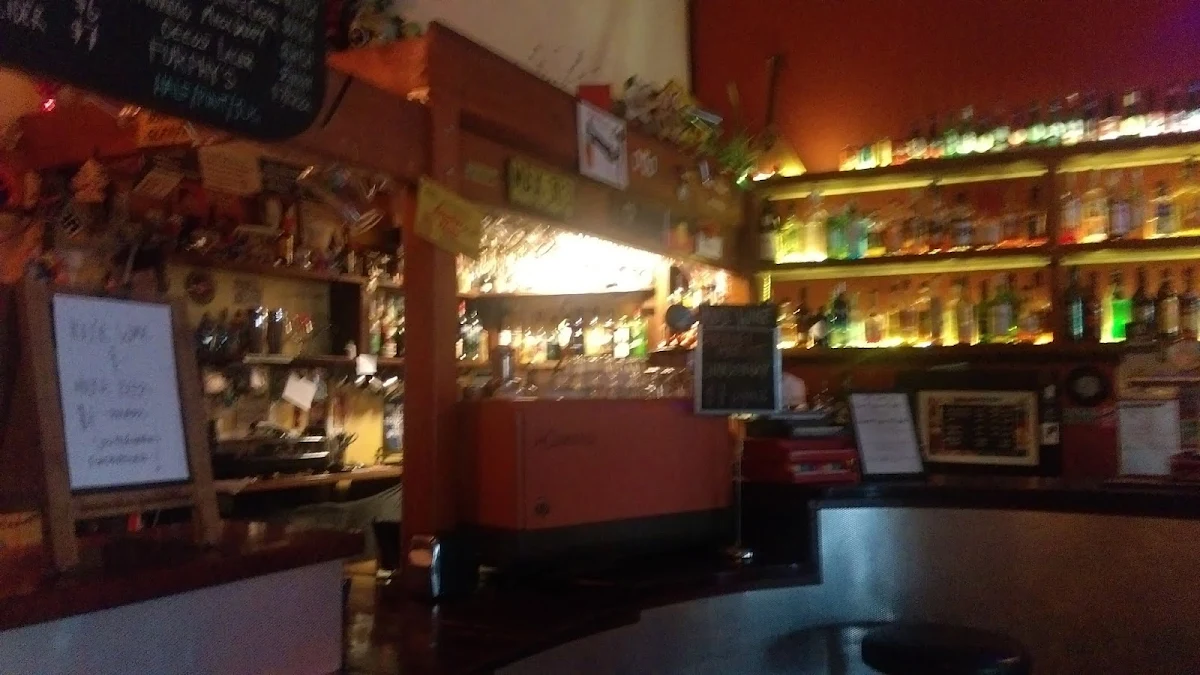 Vibe, Bar 303